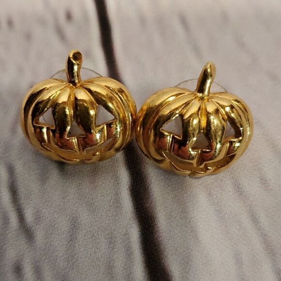 Gold colored jack o lantern post earrings - Picture 4 of 4